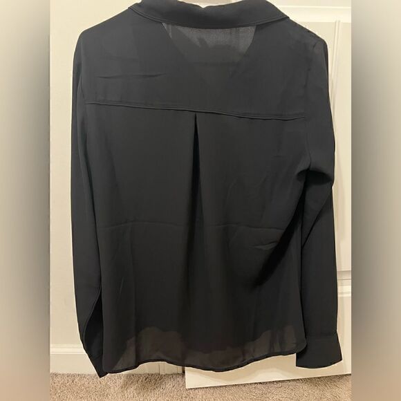 EXPRESS Women’s Portofino Shirt – Relaxed Fit Lightweight Crepe Button-Up - Picture 9 of 11